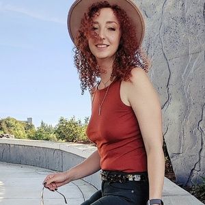 Perfect for fall! Ann Taylor LOFT Cutaway Tank